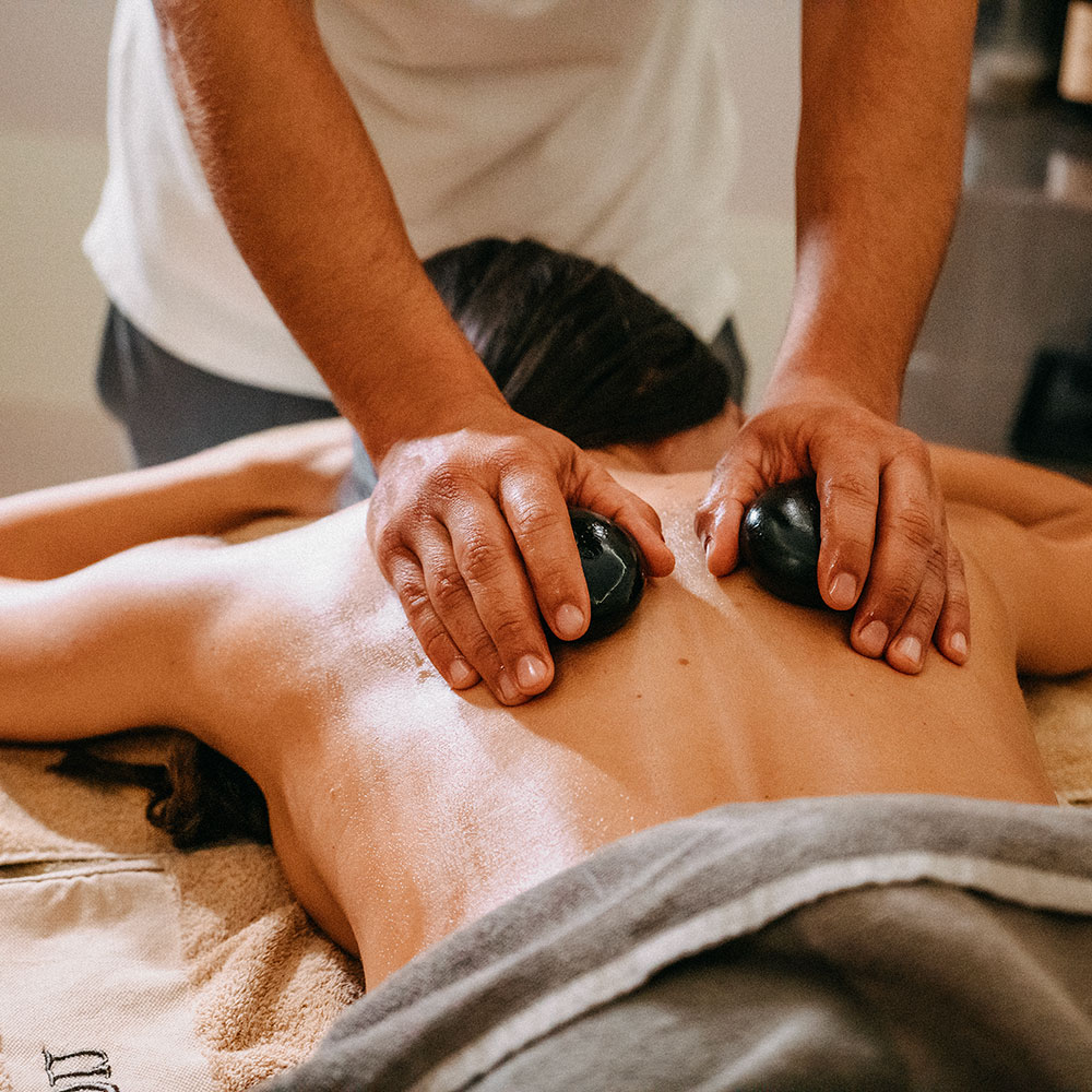 Hot Stone Massage: Massaggio con Pietre Calde | Sinekron